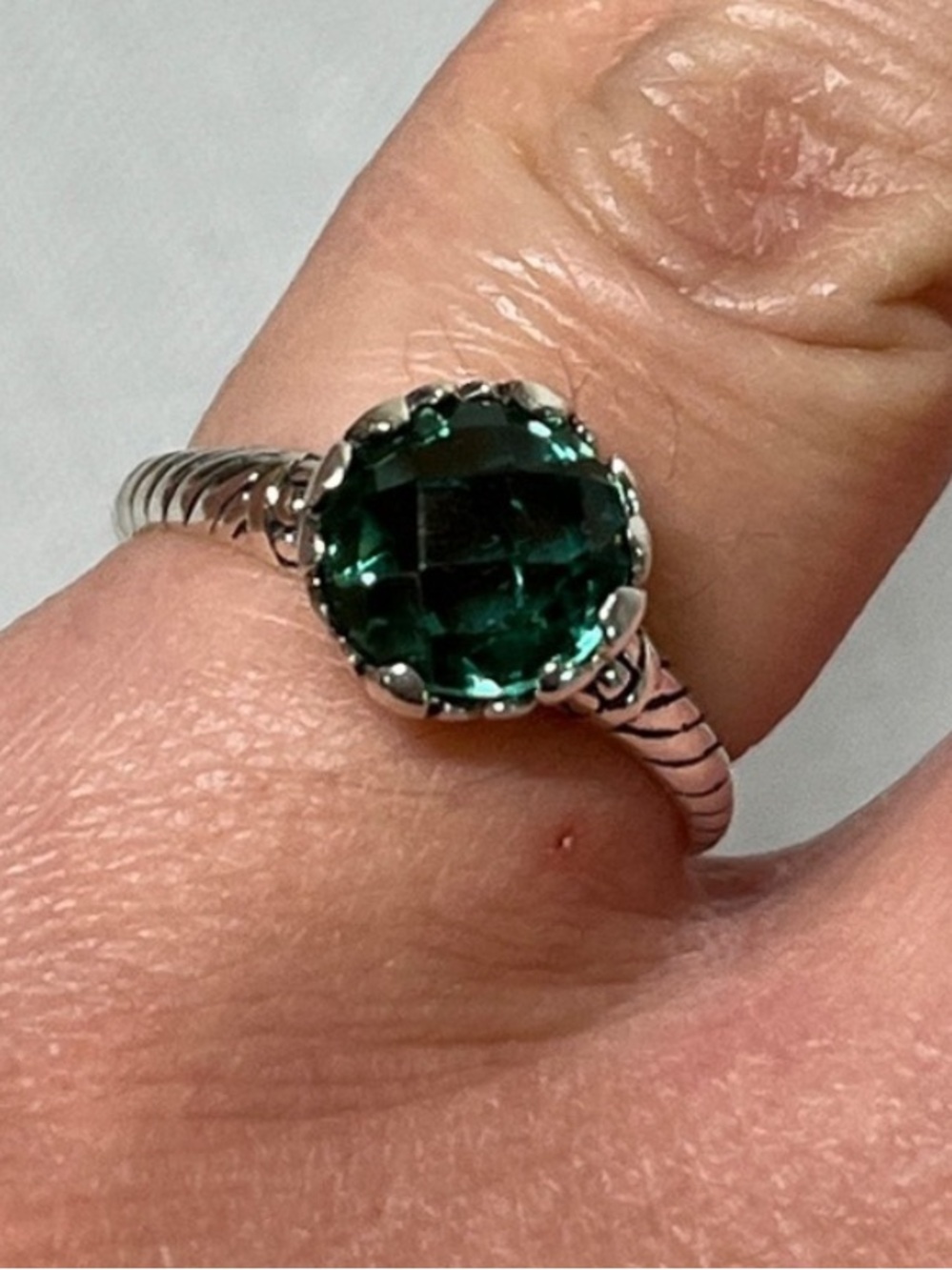 New ANIKA WITT Sterling Silver Ring 
Emerald Green Round CZ
Size 6.75. Stamped